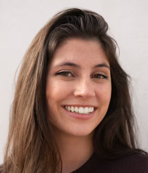 María F.